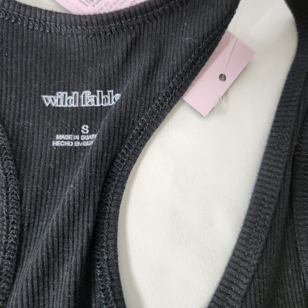 Set of 4 Tank Tops (XS & S) - Picture 13 of 16